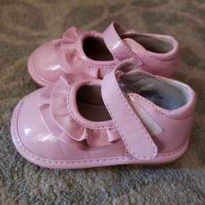 Laniecakes toddler size 5 squeaker shoes